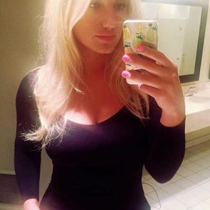 Brooke Hogan mirror selfie